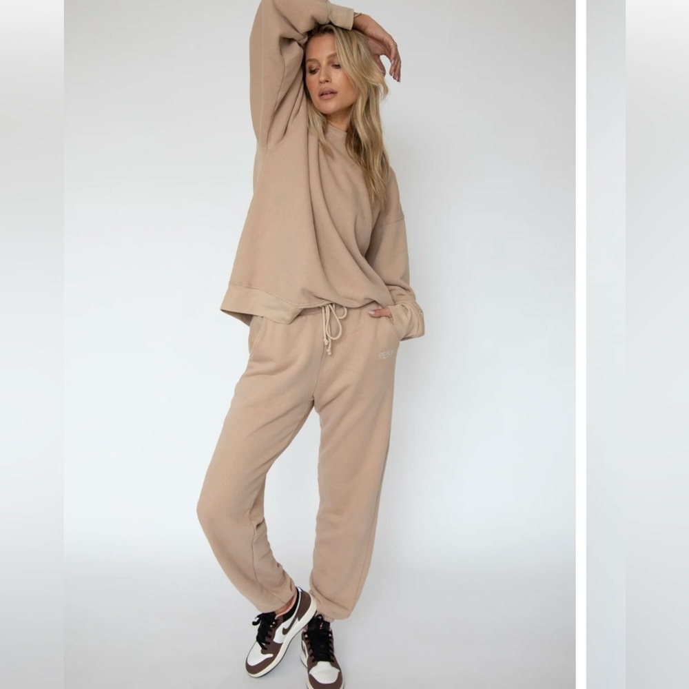 RESA Bosh Sweatpants in Sand Size Medium NWOT